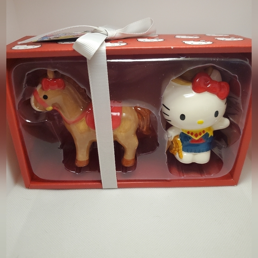 Hello Kitty Cowgirl With Horse Salt & Pepper Shakers Country Home Decor